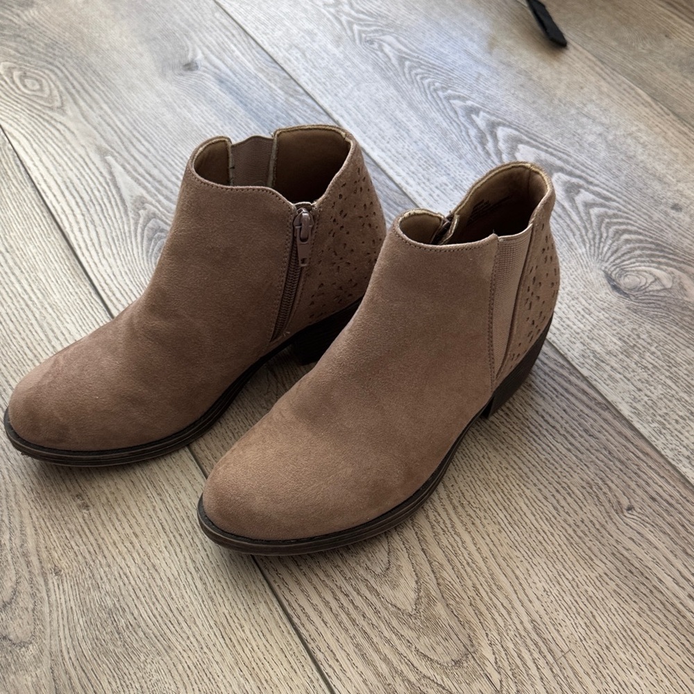 Girls booties